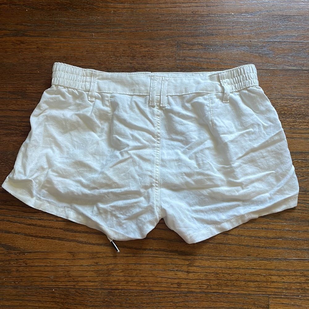 Happily Grey White Linen Blend Pull-up Shorts - Picture 4 of 4